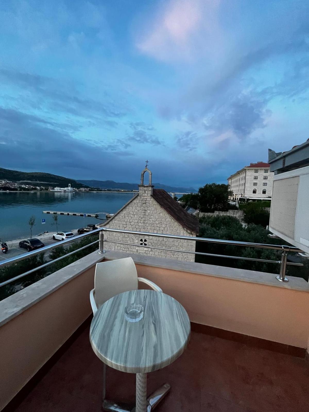 Apartments Kapetanovi Dvori Trogir Eksteriør bilde