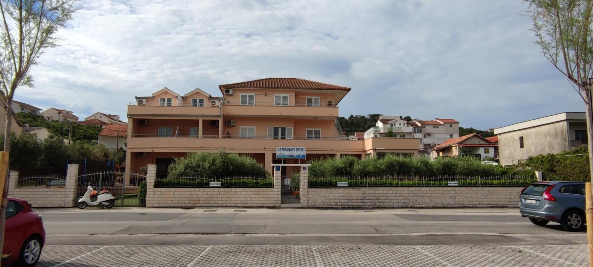 Apartments Kapetanovi Dvori Trogir Eksteriør bilde